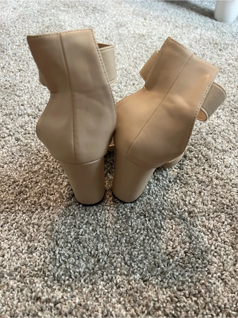 Women’s beige chunky high-heel sandals with a crisscross front. Size 6.5.